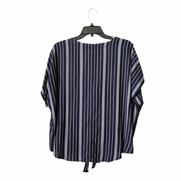 Universal Thread Tie Front Top Women’s Size XXL Blue Gray Striped Buttons V-Neck - Picture 3 of 7